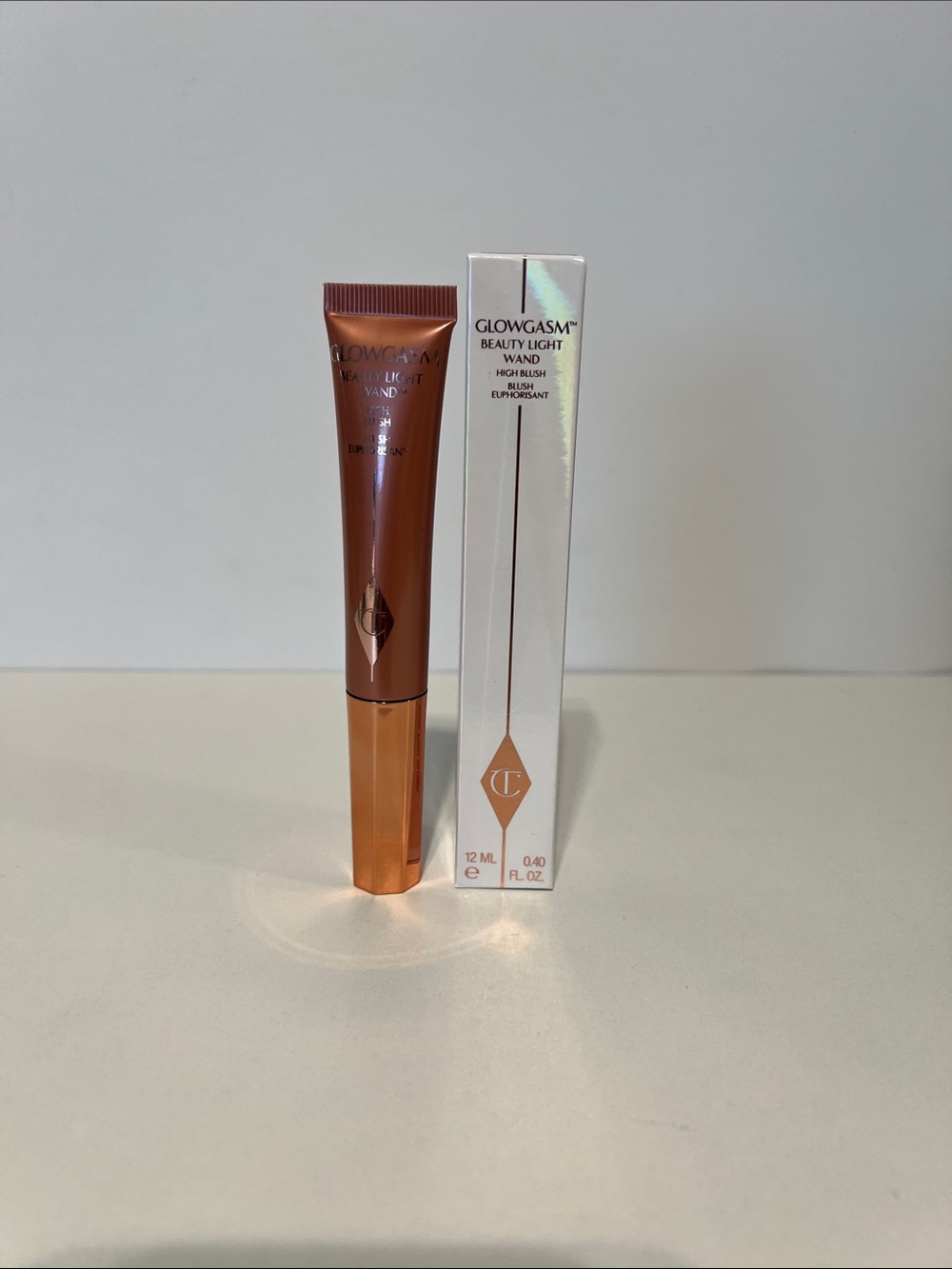 Charlotte Tilbury Glowgasm Beauty Light Wand Highlighter in Pinkgasm